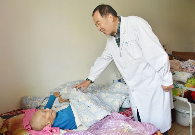 陕西省老医协生殖医学中心门诊,关爱老年人情系养老院