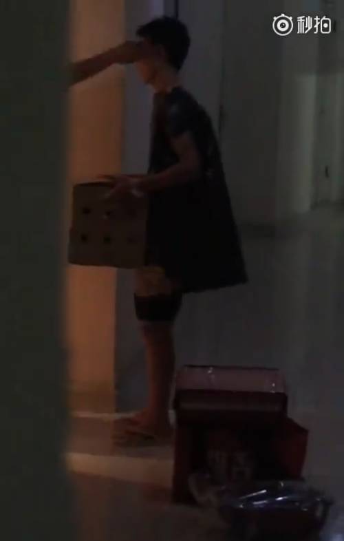 迟到5分钟,哭了半小时……天冷了,心不能寒