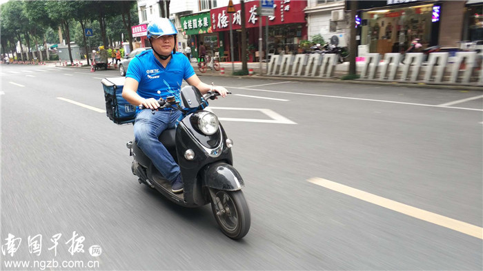 外卖小哥骑外卖车,外卖小哥骑几万的电动车