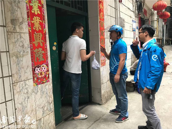 外卖小哥骑外卖车,外卖小哥骑几万的电动车