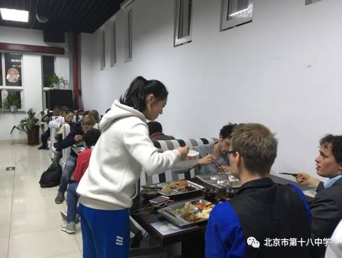 浜ゆ祦浠栧浗鏂囧寲,涓鏂囧寲浜ゆ祦瀛︾敓