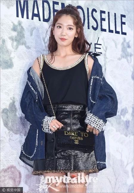 热巴宋茜再度撞衫,迪丽热巴宋茜连体衣