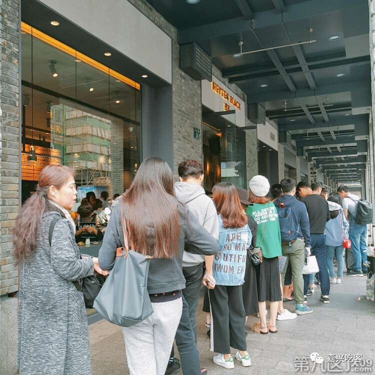 粗去浪｜这家奶茶店竟然和奢侈品一个地位！喝过它的我也算是有钱人了！