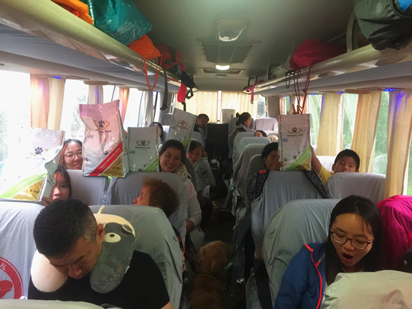 活动回顾|欧帝亿主题狗狗巴士察哈尔草原深处探秘万年火山