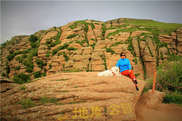 活动回顾|欧帝亿主题狗狗巴士察哈尔草原深处探秘万年火山