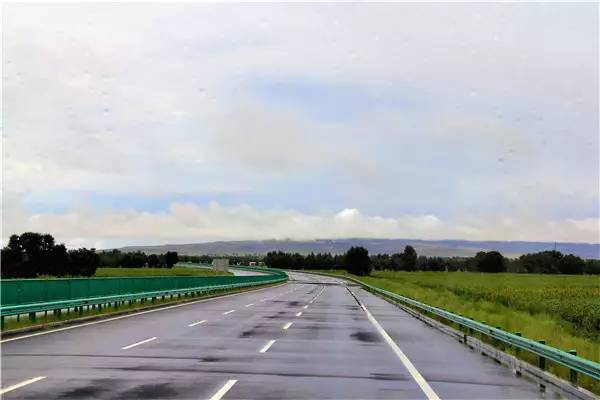 活动回顾|欧帝亿主题狗狗巴士察哈尔草原深处探秘万年火山