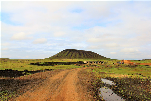 活动回顾|欧帝亿主题狗狗巴士察哈尔草原深处探秘万年火山