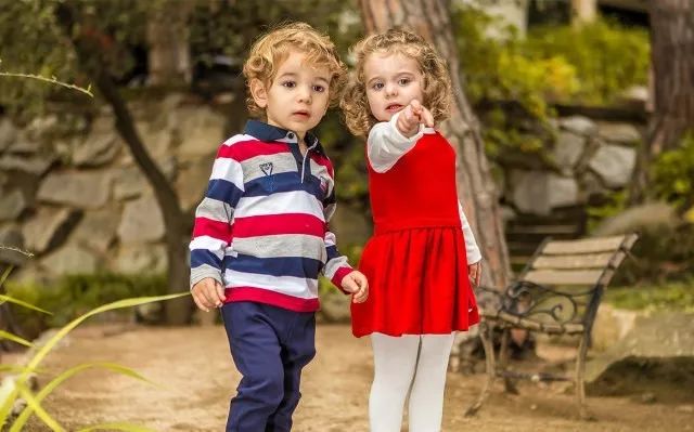 征服威廉王子一家的西班牙童装是怎样的呢?一起来看看吧