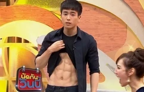 茶水间KOL|变色唇膏才是天才枪手吧,假装上班好开心