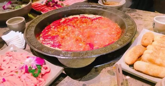 重庆火锅和四川火锅谁才是正宗的,正宗重庆火锅vs长沙重庆火锅