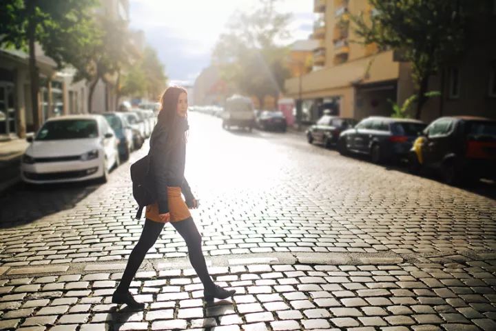 *袜丝**有80D、100D、500D……那么，D是英语中的哪个词？