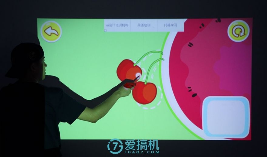 微型触控投影TouchjetPond智能触控投影仪评测