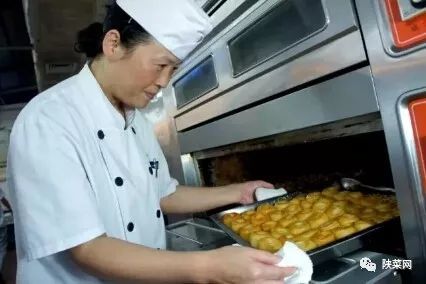 陕菜春秋｜方圆随心化彩凤面点着意牵云霞——中国烹饪大师袁凤霞走笔