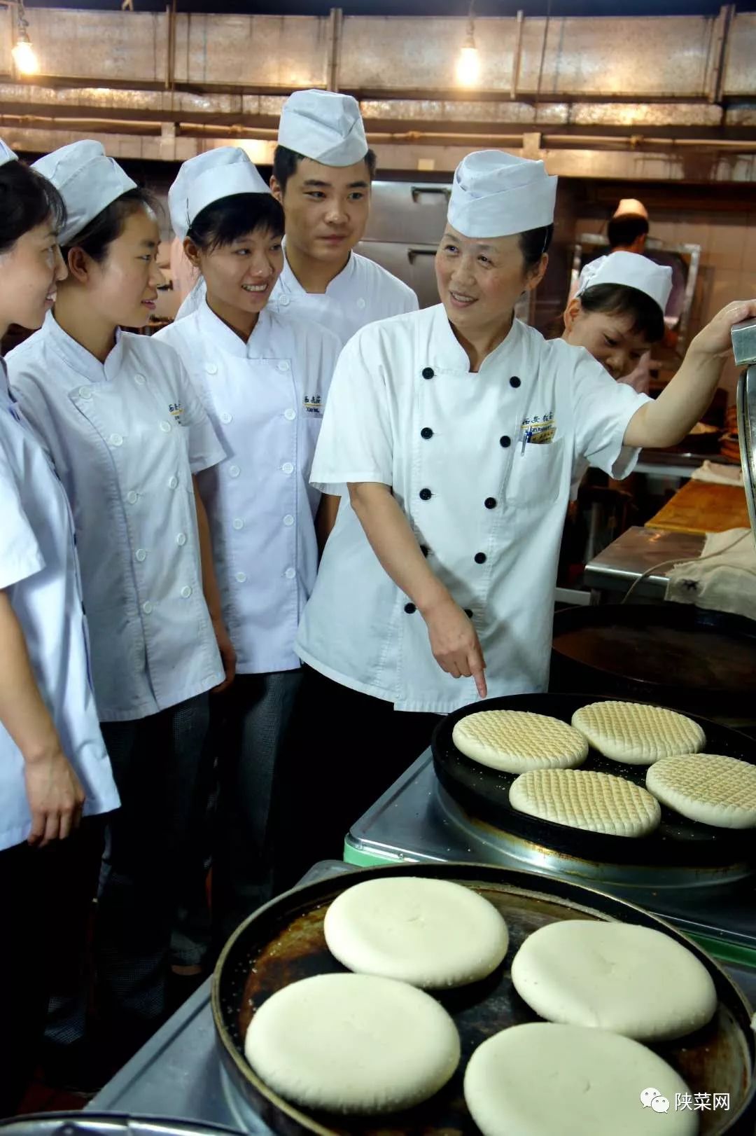 陕菜春秋｜方圆随心化彩凤面点着意牵云霞——中国烹饪大师袁凤霞走笔