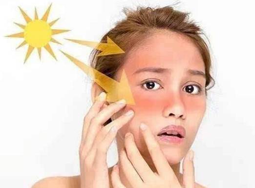 秋天嘴皮干燥起皮什么原因,秋天皮肤干燥起皮用什么护肤品