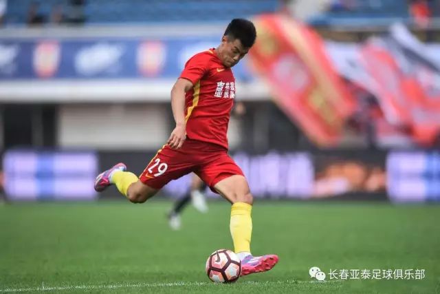 谭龙年轻时没进过国家队,谭龙打入中国球员新赛季首球