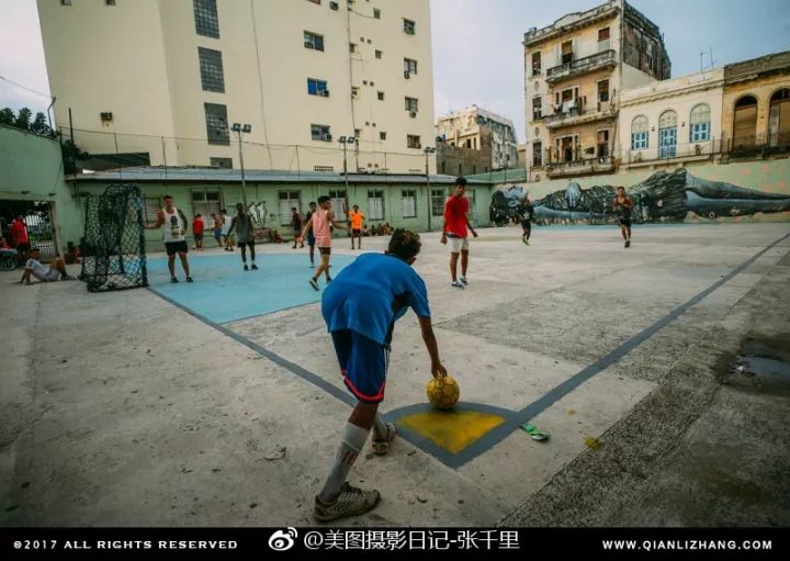 大三元第一个镜头应该入手哪一个,拥有大三元还有必要买镜头吗