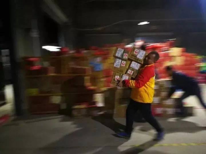 您的快递已到达请及时取件,您的快递已在路上