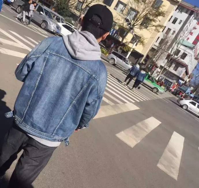 七天连红撞衫不可怕，脸皮厚的不尴尬