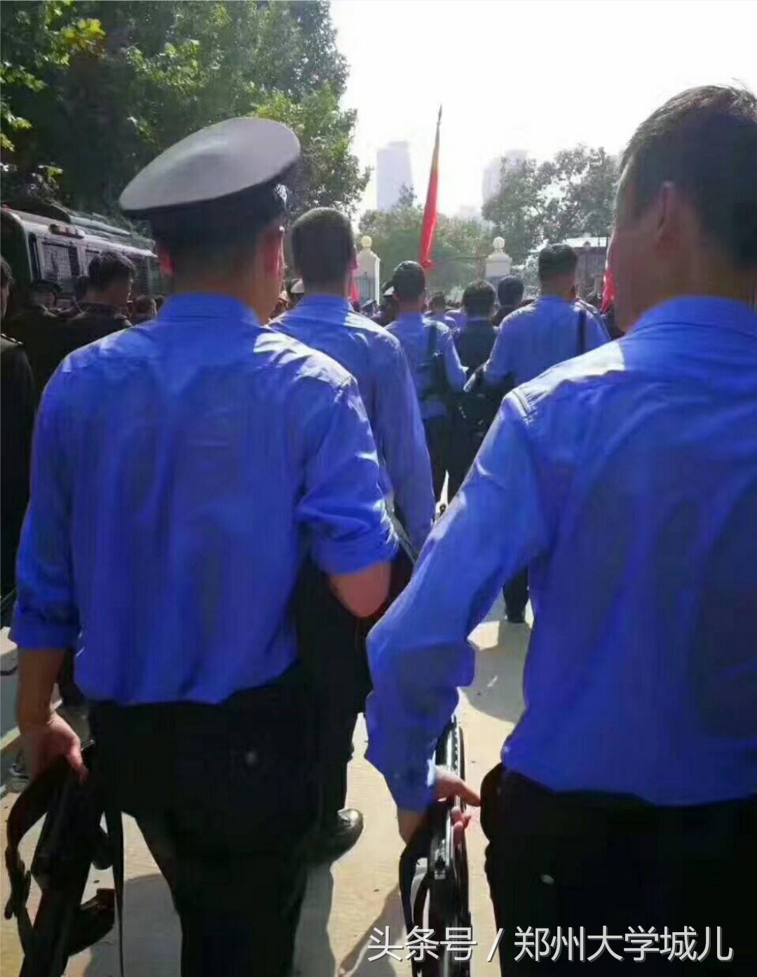 警校汗水湿透,警校生雪中训练