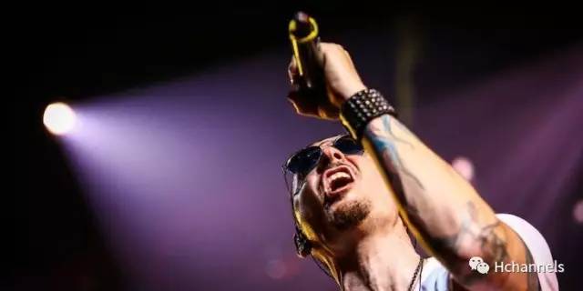 林肯公园主唱去世众人反应,林肯公园主唱去世前36小时视频