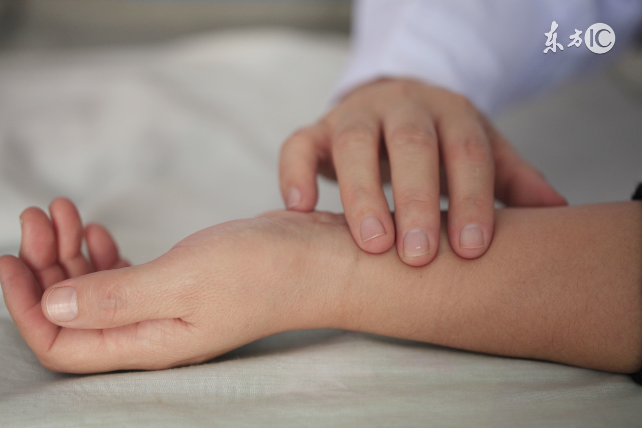 如何辨别风热感冒和风寒感冒视频,如何辨别风热感冒还是风寒感冒