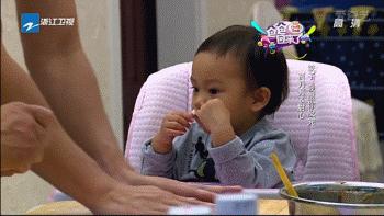 这黑娃子是谁？！小甜馨让你满屏感受魔性嚎叫：我们白着呢！