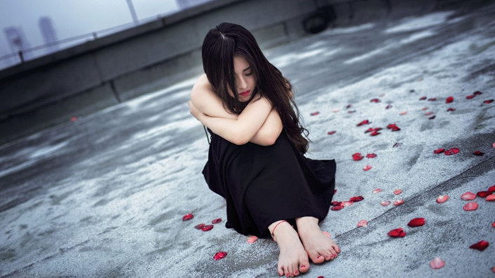 哥哥带女朋友回来我不好意思说话,哥哥带女朋友回家被妹妹嫌弃