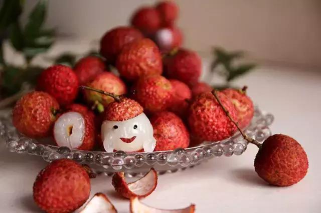 7岁男孩吃荔枝死亡,广东7岁小男孩空腹吃了荔枝