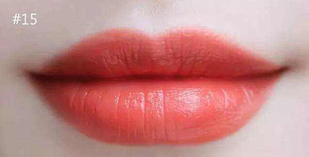 李一桐涂偏黑口红,李一桐唇纹