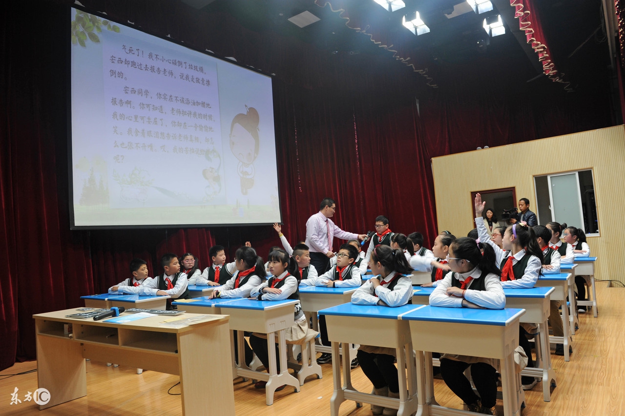 男孩胆小敏感的性格如何改变,少年男孩心理脆弱怎么引导