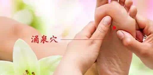 下巴长痘是清热解毒还是祛湿,下巴发黑长痘是不是体内有毒素