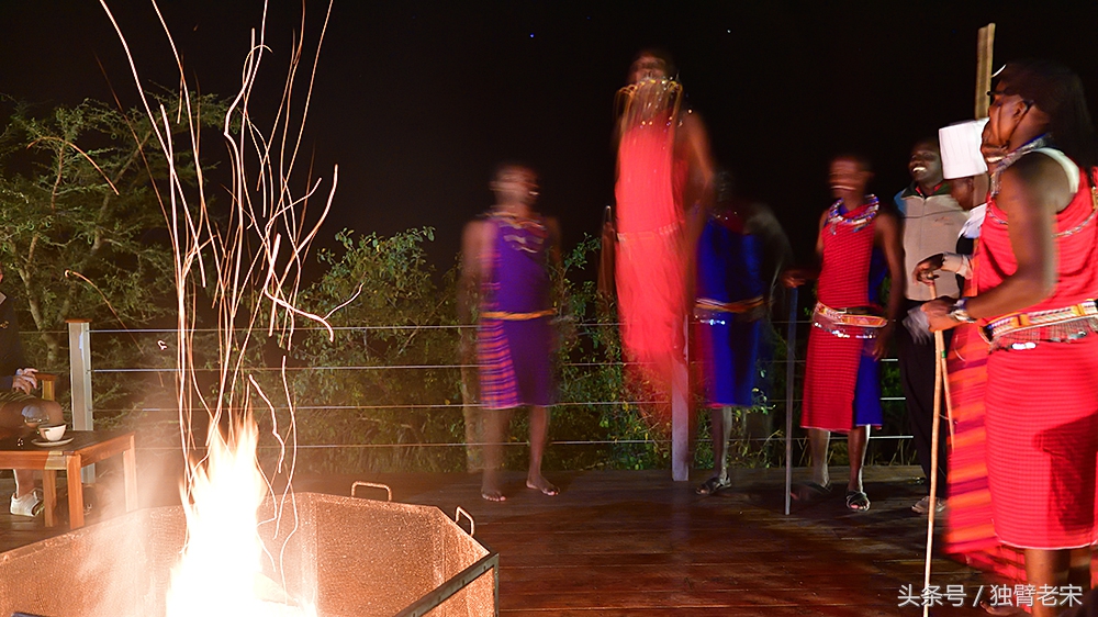 非洲马赛人有多厉害狮子都被吓跑,马赛人手拿一支长矛单挑一头狮子