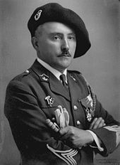 草帽贝雷帽的正确戴法,怎样把贝雷帽戴着好看