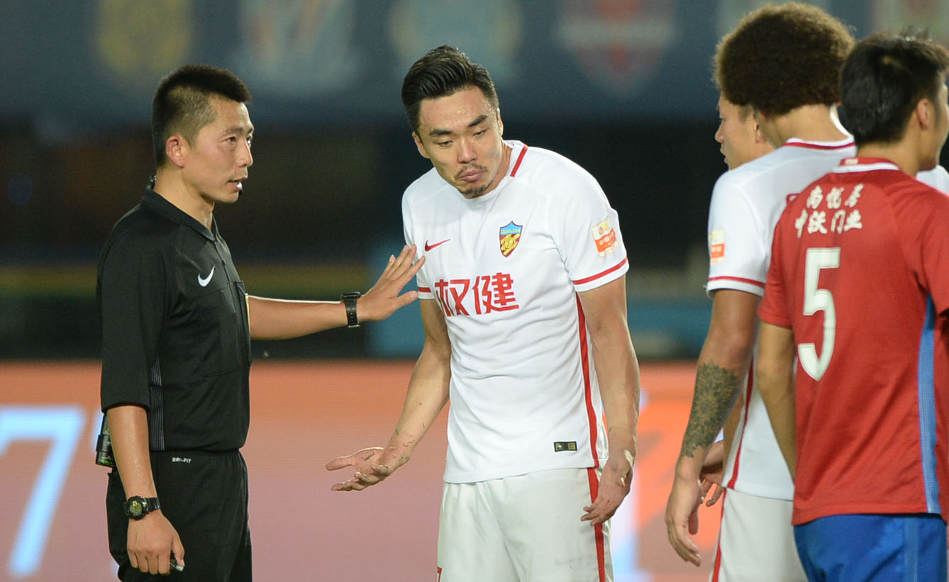 喜子原创｜权健队连胜被他终结，起底“醉酒裁判”张龙！