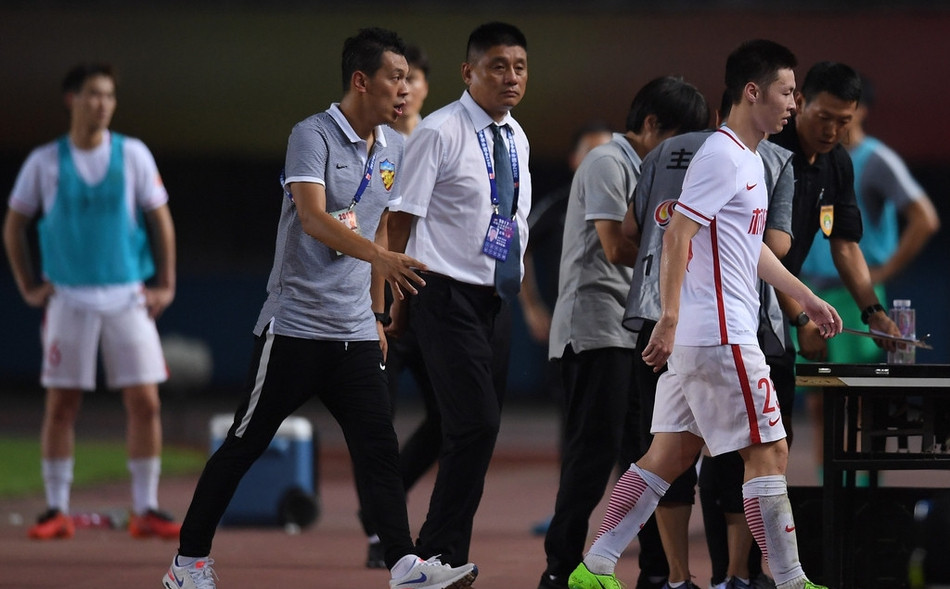 喜子原创｜权健队连胜被他终结，起底“醉酒裁判”张龙！