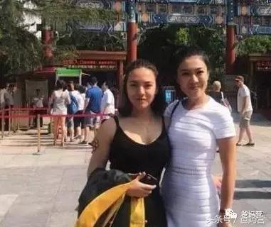 黄多多和李嫣谁有楷模,李嫣黄多多年收入