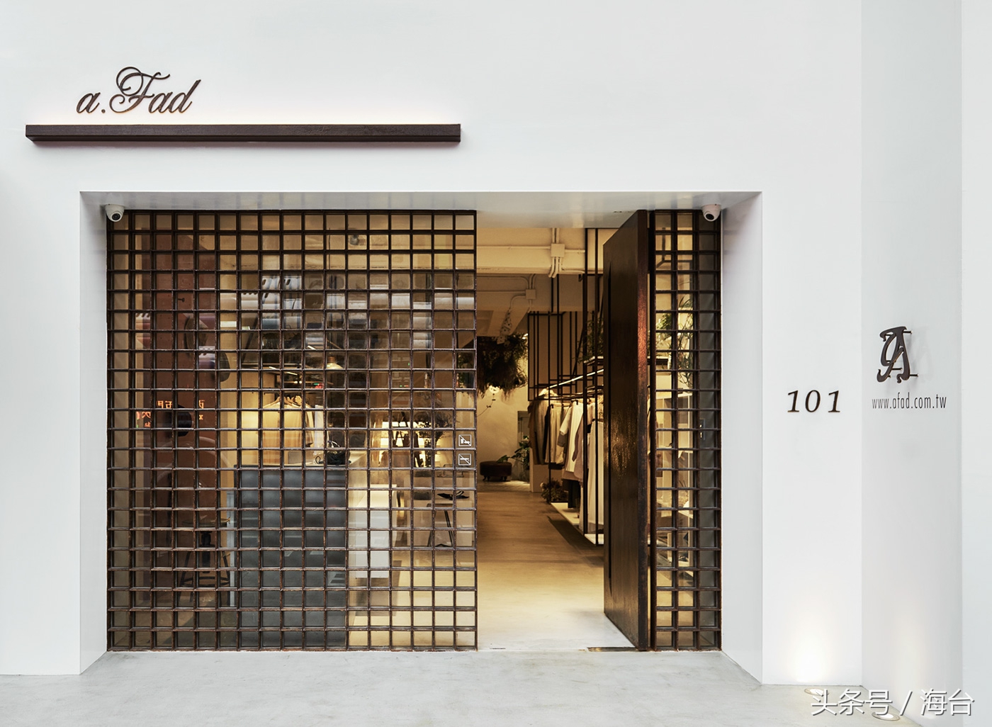 在小县城装修多少钱,一万块钱在家开的服装店装修