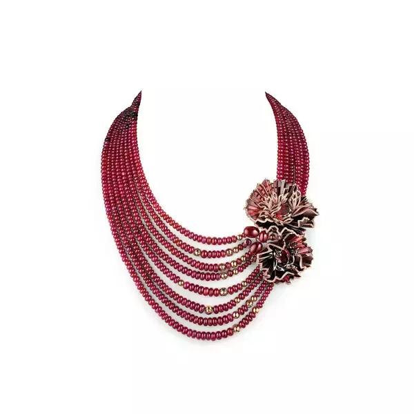 全新欢沁盛宴，将行云流水的交响乐化为华美的珠宝