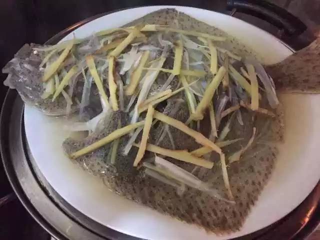 老饭骨清蒸多宝鱼的正宗做法,清蒸多宝鱼正宗做法王刚