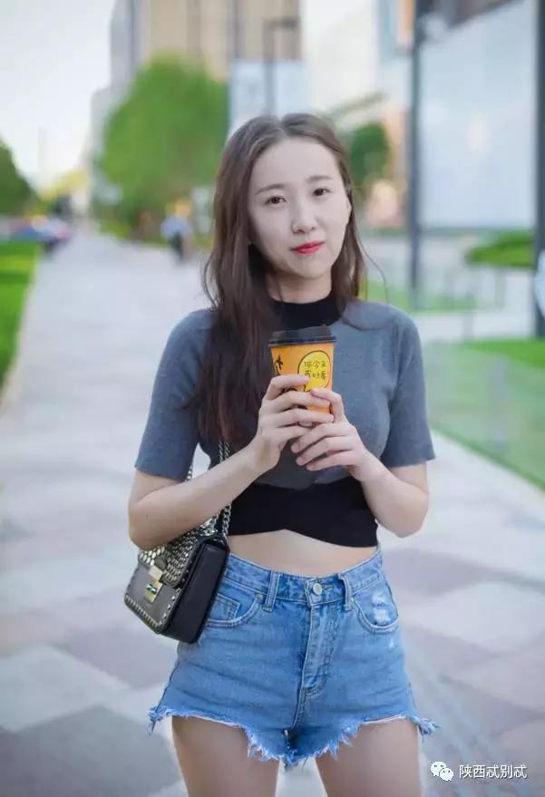 西安街拍穿搭最近几天,西安市街拍穿搭最新