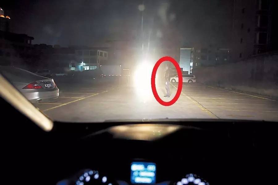 汽车大灯光线不一样还不够亮?用这几招,立马见效!