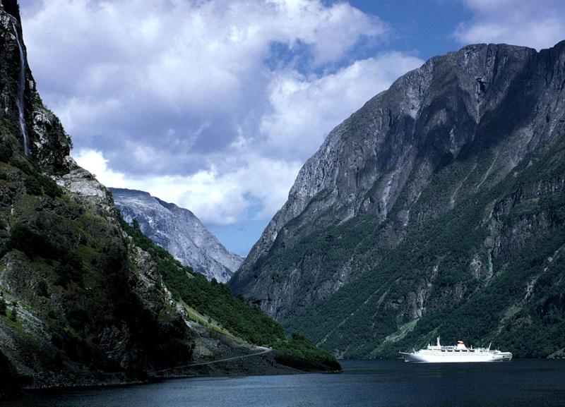 手上的活可以建立佛国，手可以引荐你见佛