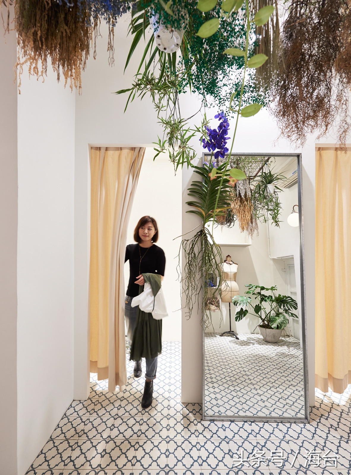 在小县城装修多少钱,一万块钱在家开的服装店装修