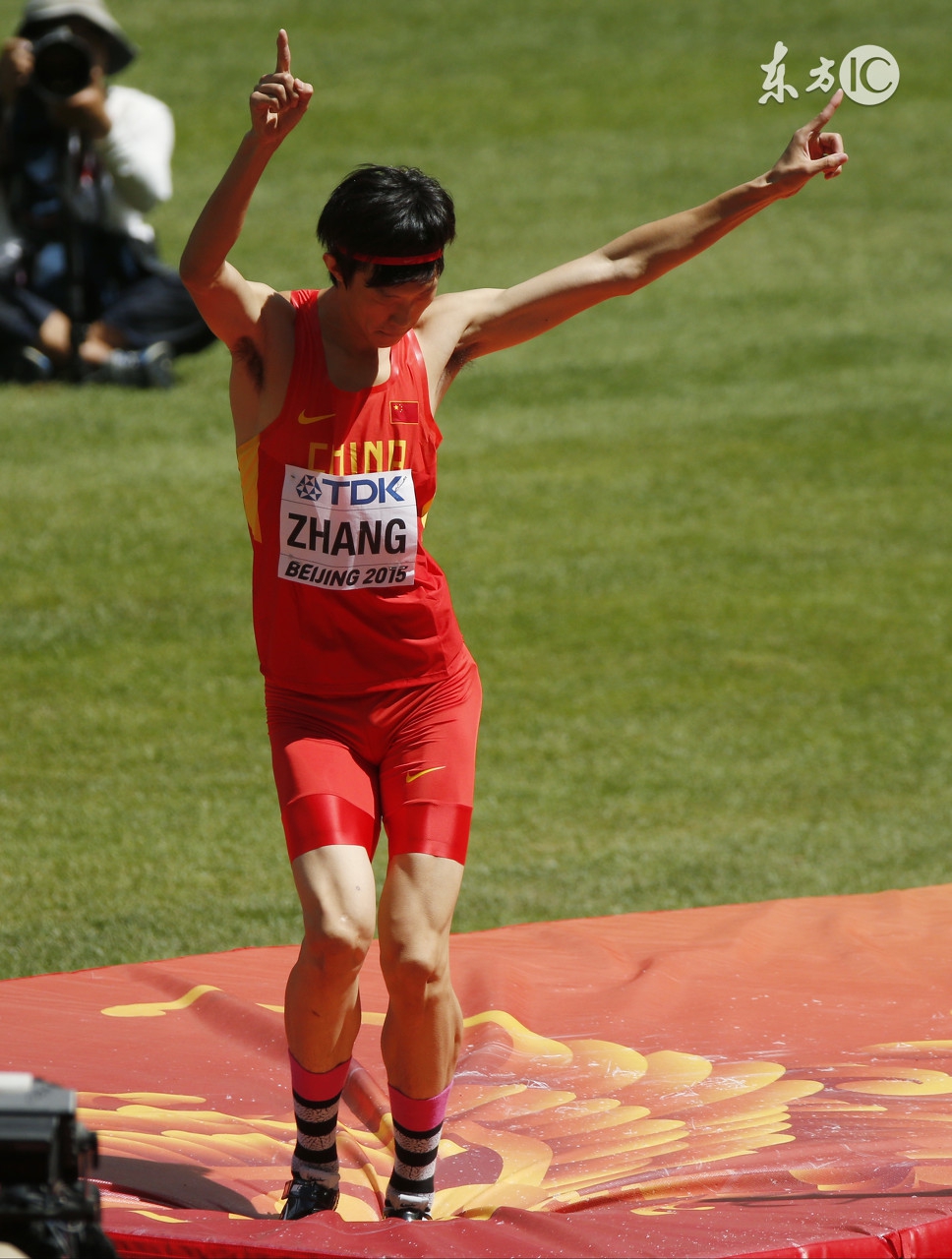 打破尘封17年的跳高记录,连续三次创造男子跳高世界纪录