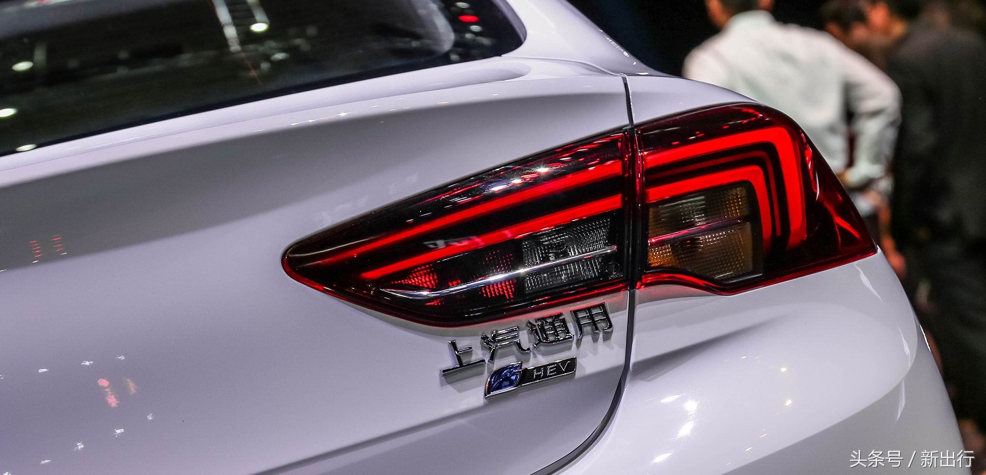 别克君威2017款30h豪华型,远距离看新款君威