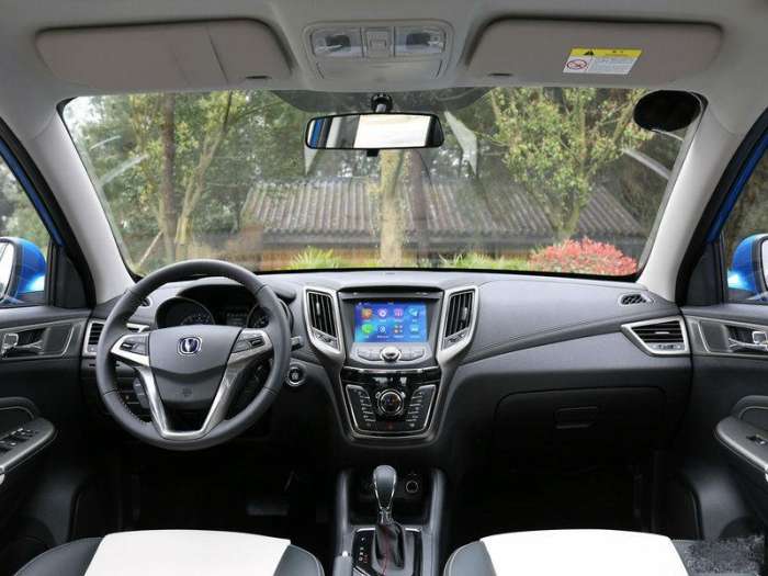 出道5年,月销依旧上万,2017款CS35内饰变化巨大