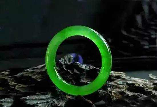 如何找到有缘的翡翠,翡翠一鹿有你适合什么人戴