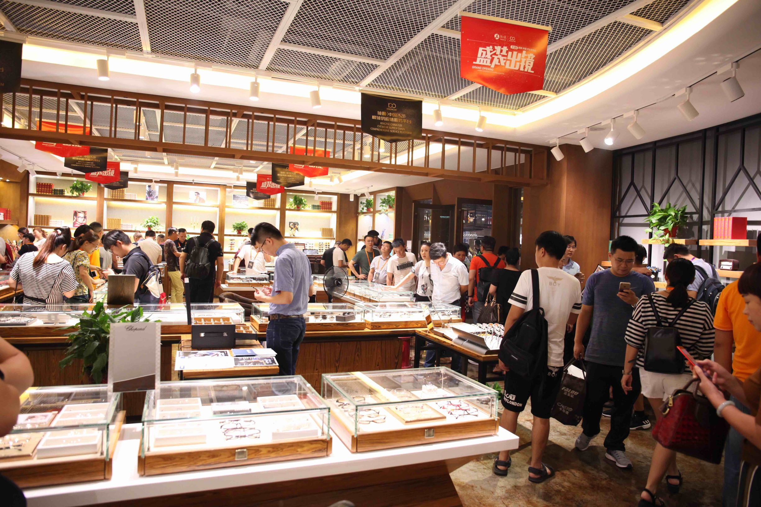 镜暴S2B平台盛装出镜眼镜业互联网+新引擎助力行业提速