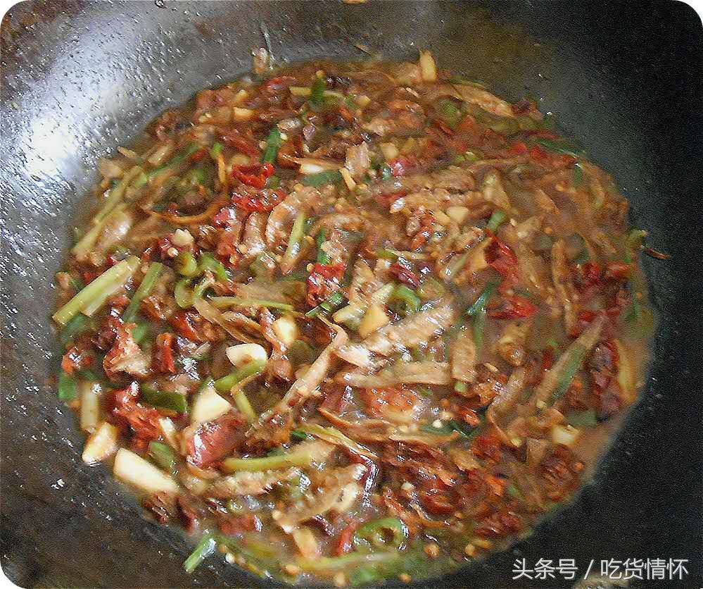 这鱼干叫什么名?4块钱一两,臭臭的但吃起来很香,随便吃几口就可以下去一碗米饭,还可以下酒